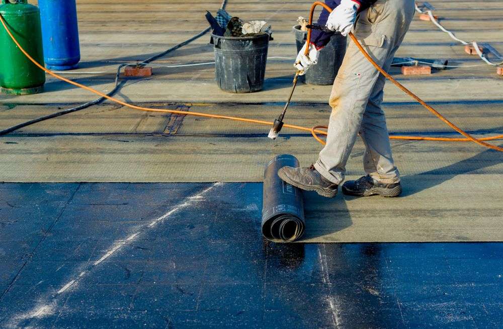 Nieuw dak met bitumen leggen in Bocholtz